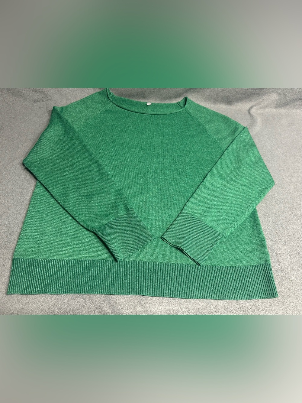 Women's Crewneck Sweater in Kelly Green